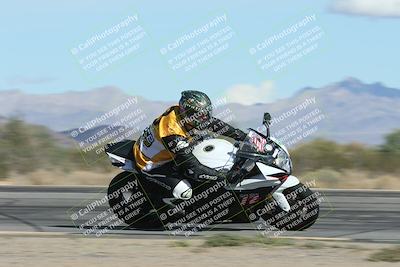 media/Nov-16-2025-Race Pace (Sun) [[8c5fa54630]]/Non Verified Riders (1st 20 Minutes)/3-Turn 3 Inside (11am)/